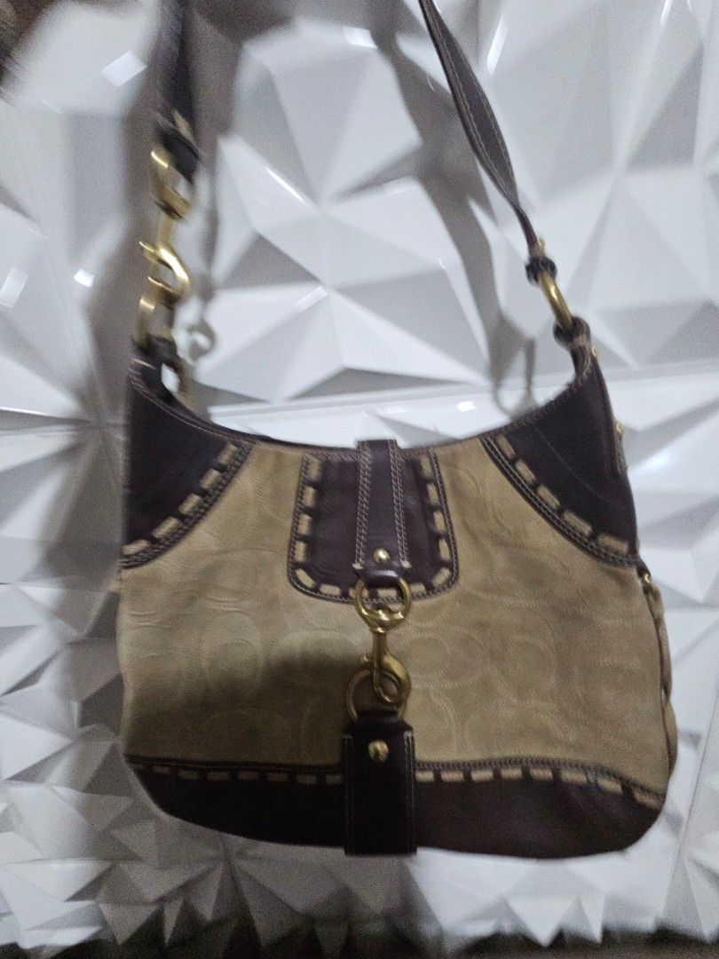 Coach Suede Hamptons shoulder bag (Category: Luxury Bags & Wallets) located in Angeles City. Submitted by kodachi10 (Listing ID 1459814248, Image 2). Description: unique suede leather hamptons bag hard to find minor signs of use only suede needs cleaning.