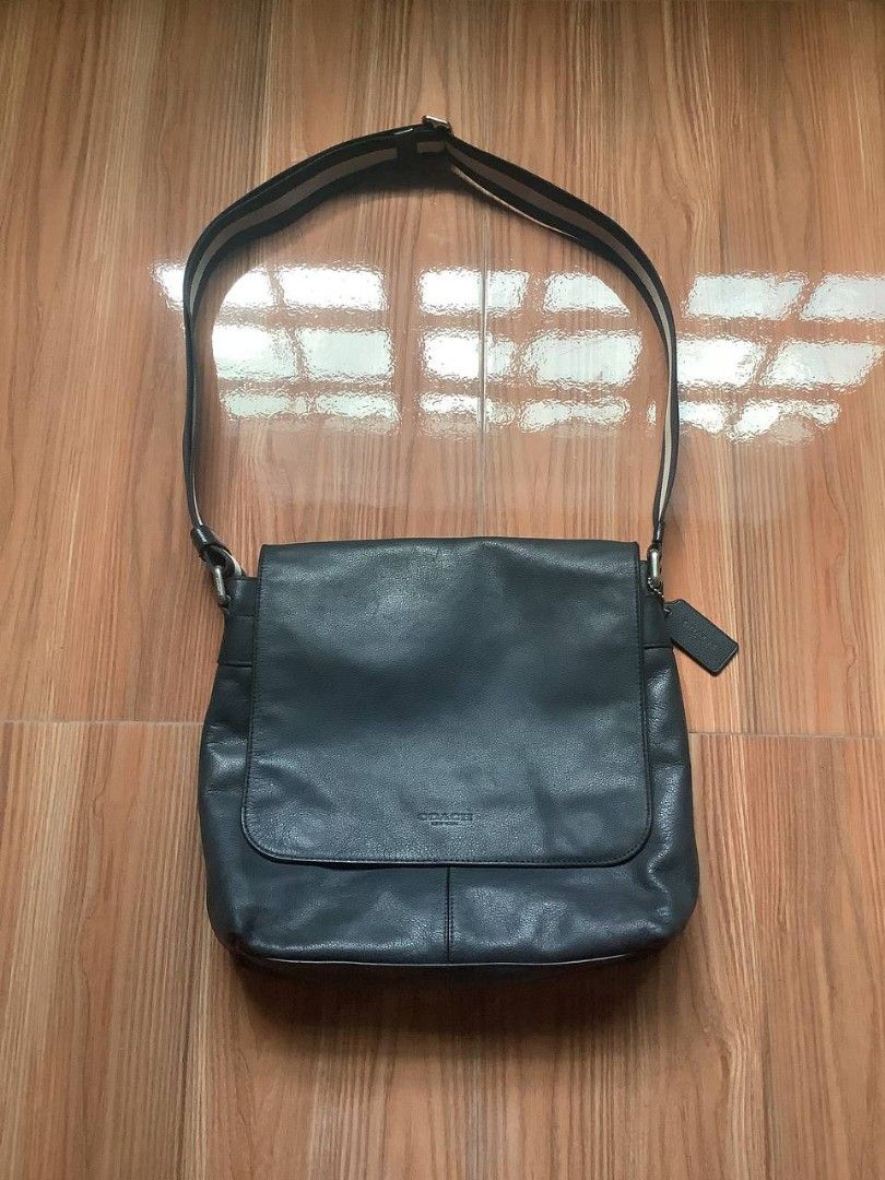 Coach Sullivan Messenger Bag (Category: Sling Bags) located in Canaman. Submitted by stayhypethrifted (Listing ID 1459830731, Image 2). Description: .