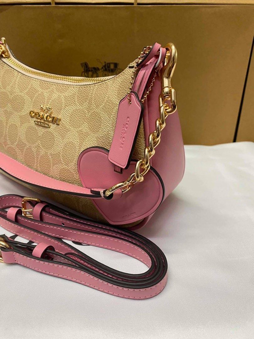 Coach Teri (Category: Shoulder Bags) located in Binan City. Submitted by pinkykeenshop (Listing ID 1459866484, Image 2). Description: .