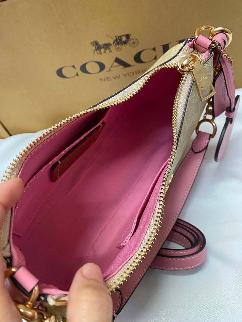 Coach Teri (Category: Shoulder Bags) located in Binan City. Submitted by pinkykeenshop (Listing ID 1459866484, Image 3). Description: .