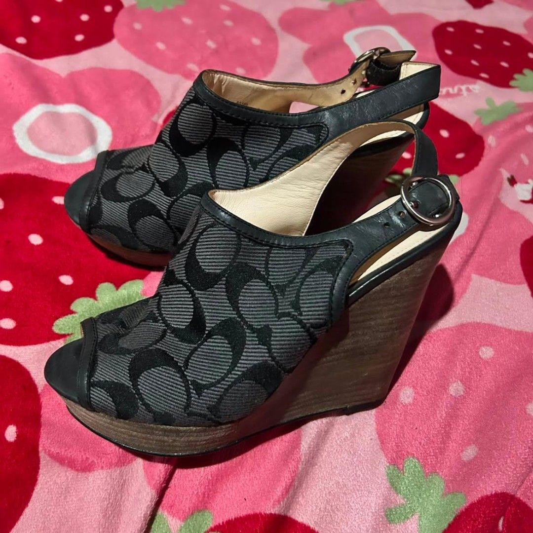 Coach wedge (Category: Wedges) located in Baguio. Submitted by juicyyyy.gals (Listing ID 1459746593, Image 1). Description: size 22cm or 8.6in no issue.