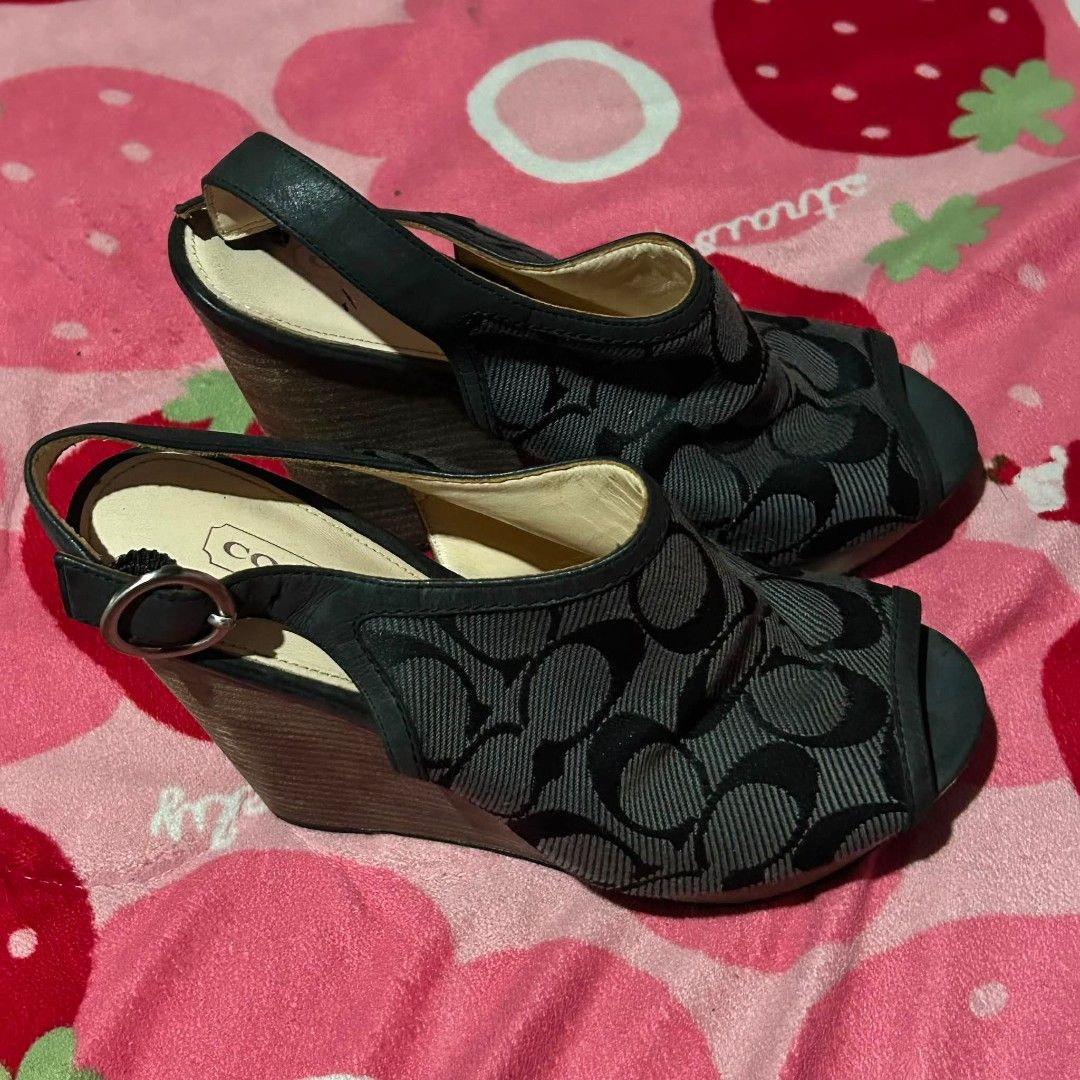 Coach wedge (Category: Wedges) located in Baguio. Submitted by juicyyyy.gals (Listing ID 1459746593, Image 2). Description: size 22cm or 8.6in no issue.