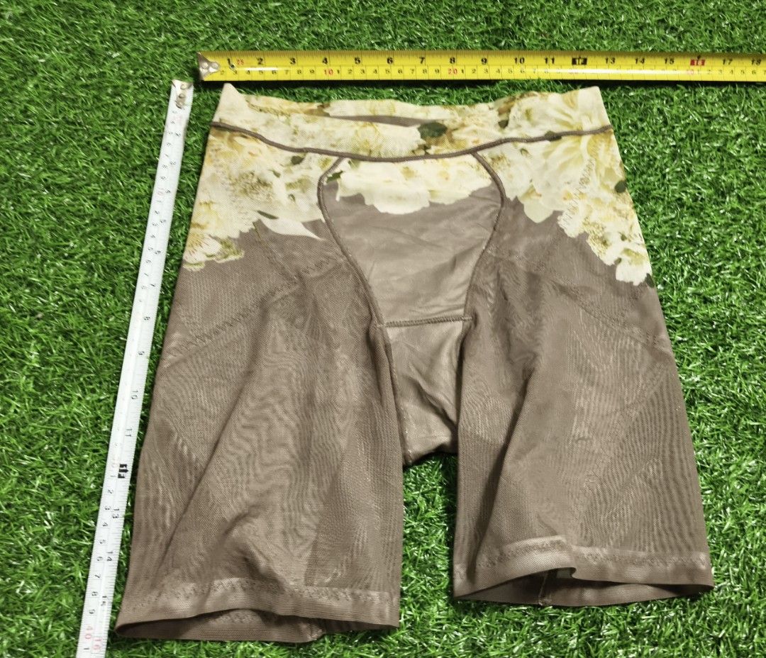 Code : 1261 (Category: New Undergarments & Loungewear) located in Sungai Buloh. Submitted by Zirahh.BndleNightware (Listing ID 1459845109, Image 1). Description: 9/10.