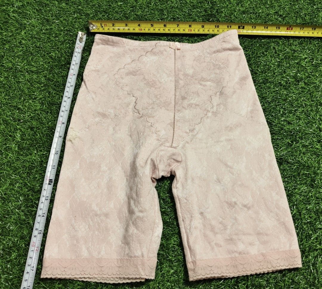 Code : 1262 (Category: New Undergarments & Loungewear) located in Sungai Buloh. Submitted by Zirahh.BndleNightware (Listing ID 1459845311, Image 1). Description: 9/10.