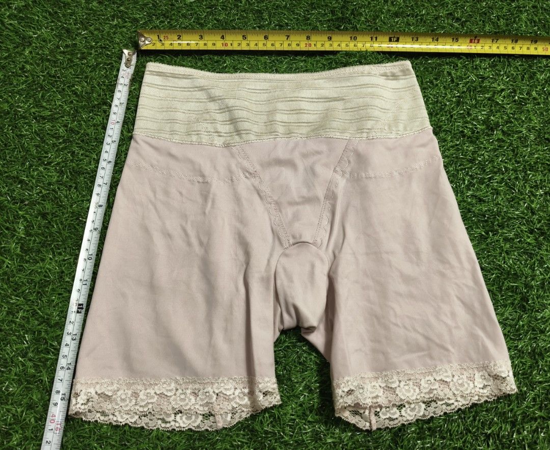 Code : 1264 (Category: New Undergarments & Loungewear) located in Sungai Buloh. Submitted by Zirahh.BndleNightware (Listing ID 1459846181, Image 1). Description: 9/10.