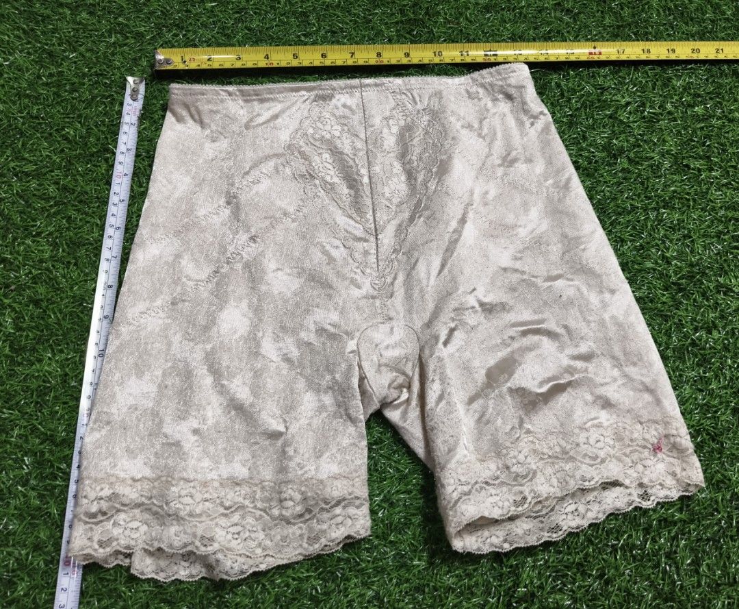 Code : 1266 (Category: New Undergarments & Loungewear) located in Sungai Buloh. Submitted by Zirahh.BndleNightware (Listing ID 1459846485, Image 1). Description: 9/10.