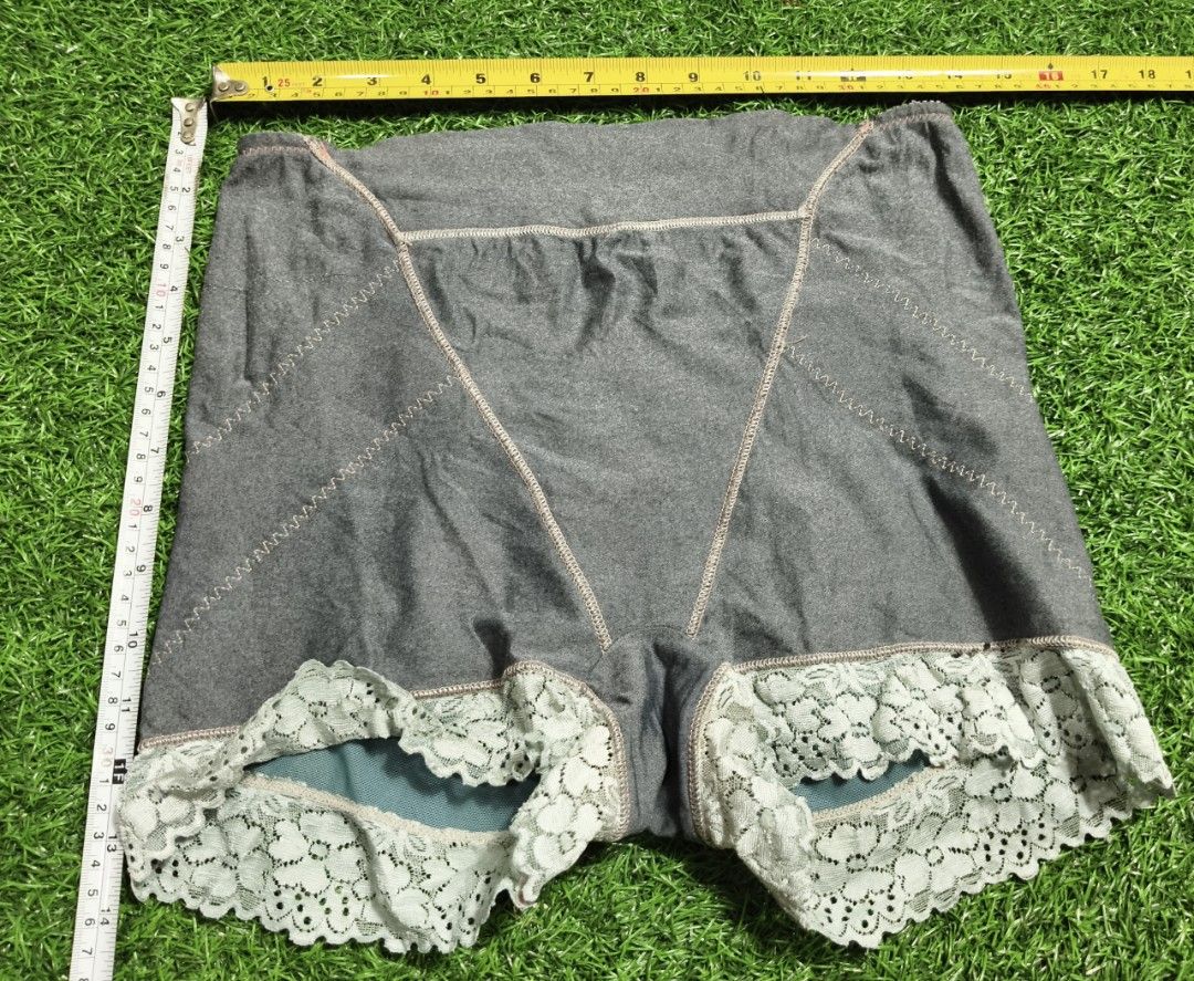 Code : 1273 (Category: New Undergarments & Loungewear) located in Sungai Buloh. Submitted by Zirahh.BndleNightware (Listing ID 1459852186, Image 1). Description: 9/10.