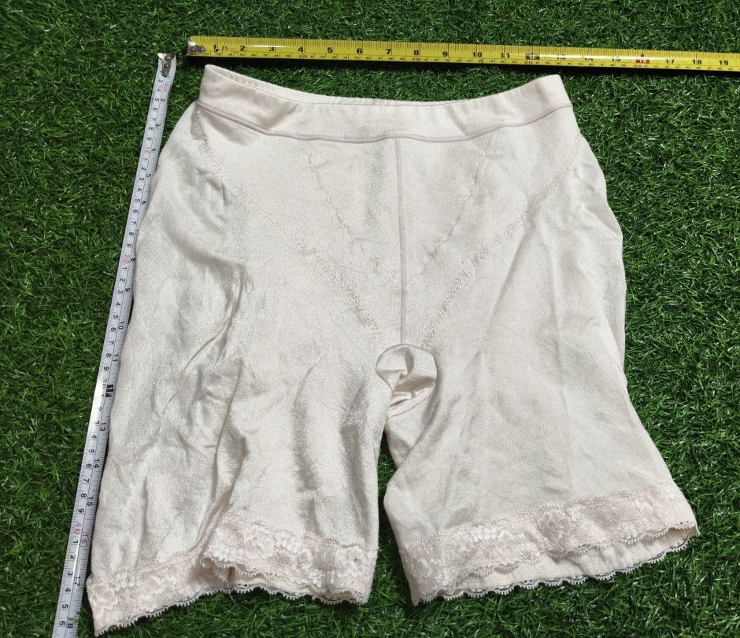 Code : 1282 (Category: New Undergarments & Loungewear) located in Sungai Buloh. Submitted by Zirahh.BndleNightware (Listing ID 1459853312, Image 1). Description: 9/10.