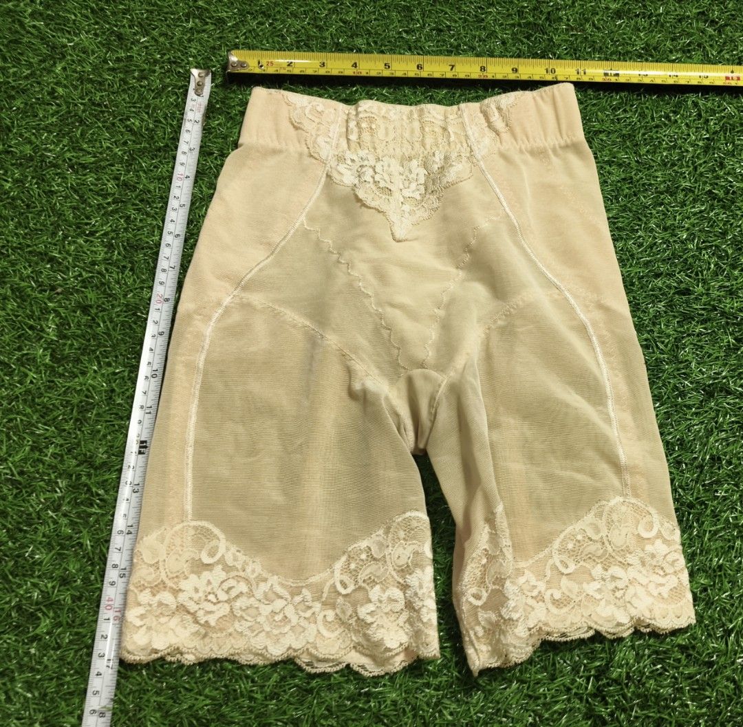 Code : 1283 (Category: New Undergarments & Loungewear) located in Sungai Buloh. Submitted by Zirahh.BndleNightware (Listing ID 1459853470, Image 1). Description: 9/10.