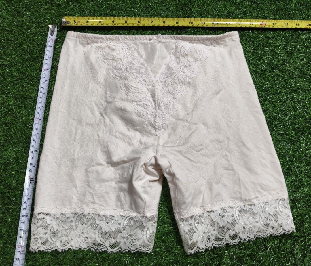 Code : 1287 (Category: New Undergarments & Loungewear) located in Sungai Buloh. Submitted by Zirahh.BndleNightware (Listing ID 1459854331, Image 1). Description: 9/10.