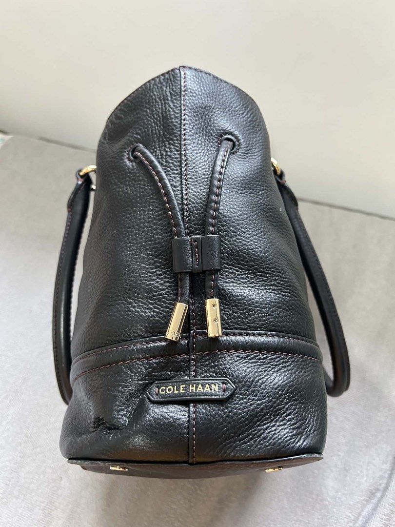 Cole Haan (Category: Luxury Bags & Wallets) located in Imus. Submitted by justinelouis (Listing ID 1459791185, Image 1). Description: .