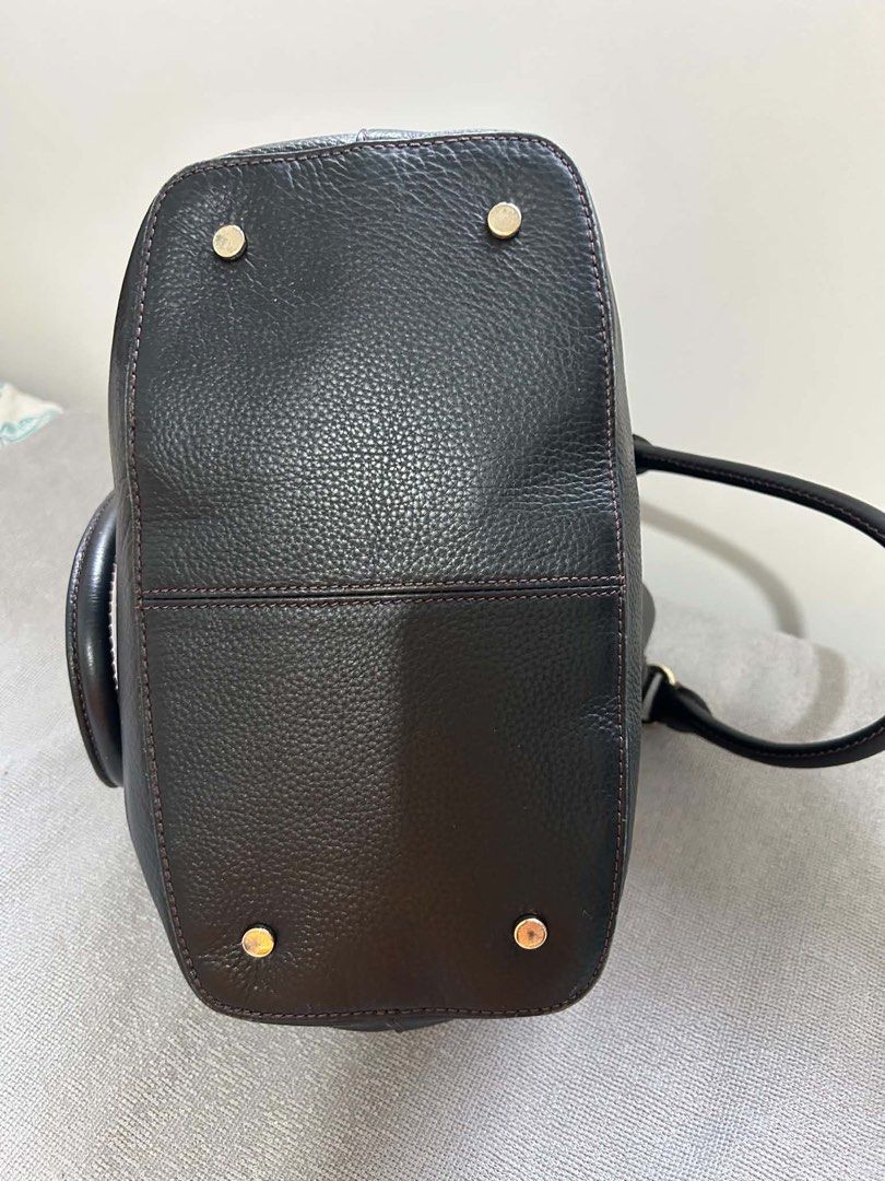 Cole Haan (Category: Luxury Bags & Wallets) located in Imus. Submitted by justinelouis (Listing ID 1459791185, Image 2). Description: .
