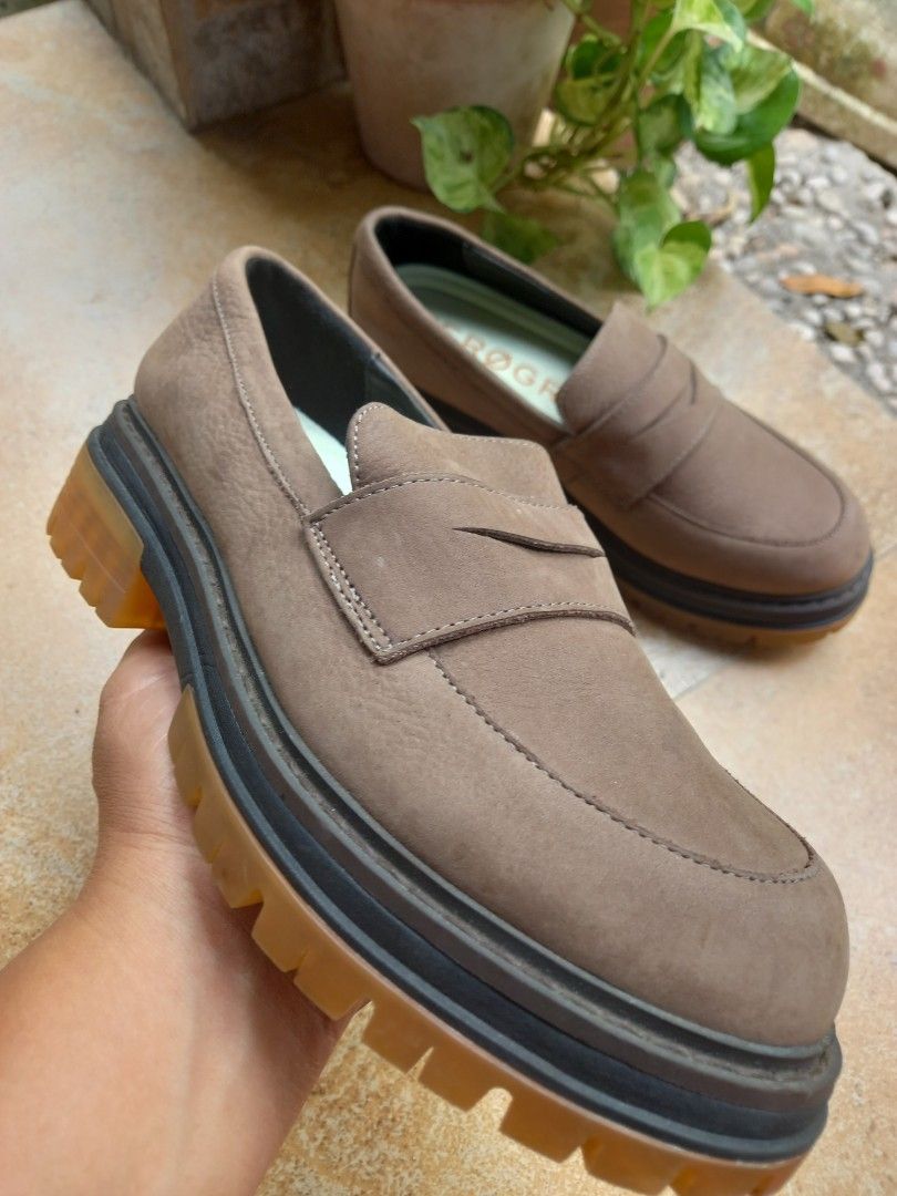 Cole Haan Brown Suede Platform Loafers (Category: Loafers) located in Davao. Submitted by kirk214red-50020 (Listing ID 1459723533, Image 1). Description: - Brand: Cole Haan - Material: Brown Suede - Style: Loafers - Sole: Chunky platform with lugged outsole - Closure: Easy slip-on - Comfort: Comfortable for everyday wear - Versatility: Great for dressing up or down - Condition: Please check photos for details - size 6.5 us.