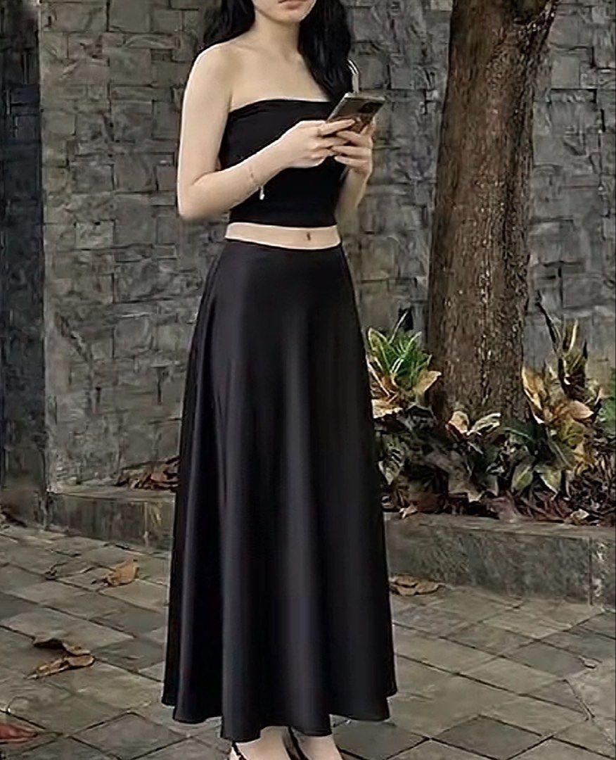 COORD SET - Maxi Skirt & Tube Top (Category: Sets or Coordinates) located in Las Pinas. Submitted by ionwantitnomore (Listing ID 1459689845, Image 1). Description: Co-ord set. BLACK Skirt and tube top Fits M-L (but very stretchy) Used once for try on .