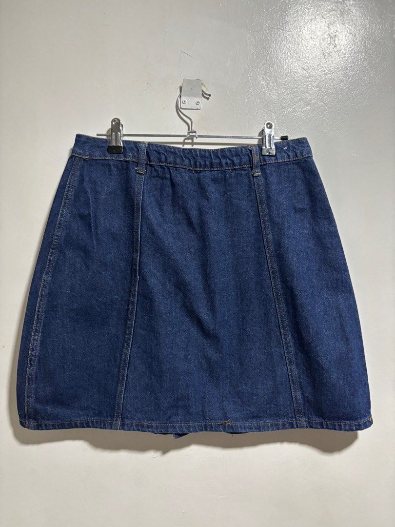 Cotton On Denim Skirt (Category: Skirts) located in Cavite. Submitted by aceepreeloved (Listing ID 1459783408, Image 2). Description: - Cotton On denim skirt - A-line silhouette - Dark wash - Button-down front - Size: AUS 10, USA 6, EUR 38 - Perfect for casual wear - Made in China Waist: 14 in Hips: 20 in Length: 17 in.