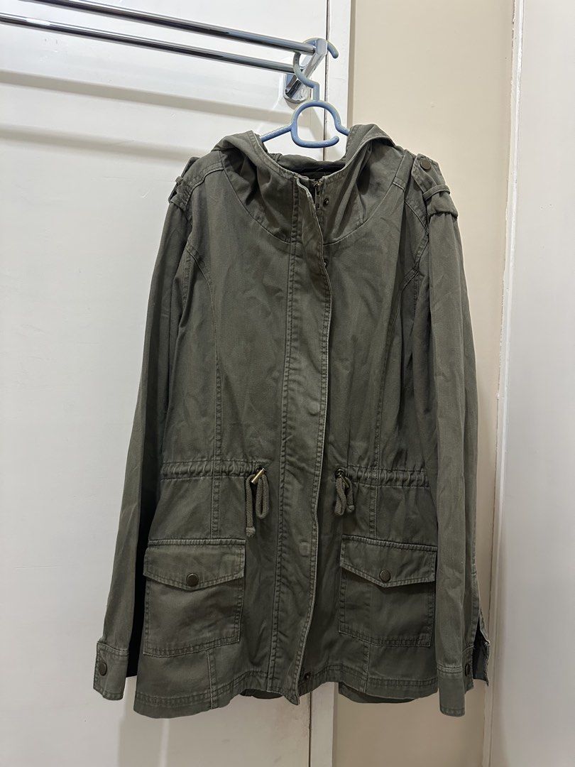 Cotton On Khaki Green Hooded Jacket • Medium-Large (Category: Coats, Jackets and Outerwear) located in Rizal. Submitted by thrifteyeph (Listing ID 1459776948, Image 1). Description: - as is, where is - can be unisex, not body-hugging.