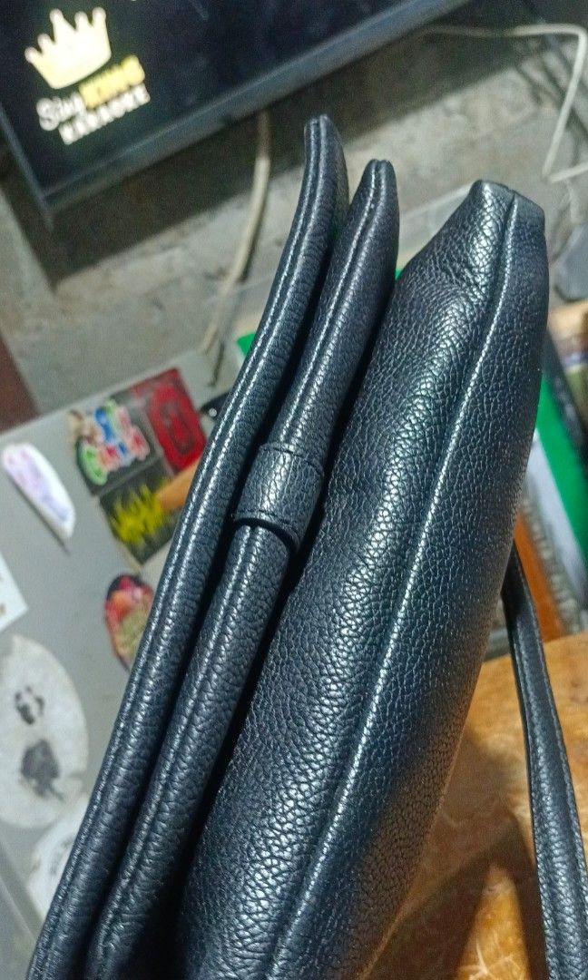 Courone Sling Bag (Category: Luxury Bags & Wallets) located in Davao. Submitted by dgs143 (Listing ID 1459806699, Image 3). Description: courone sling small lng cya color: black intact rubber sa sling nice pa size: 9"x6" pebbled leather ang material with code plus sf location: Davao city.