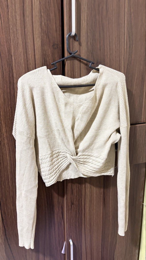Cream Ribbed Twist Front Long Sleeve Sweater (Category: Longsleeves) located in Makati City. Submitted by karen.dr (Listing ID 1459787425, Image 1). Description: - Cream colored sweater - Unique twist front detail - Long sleeves - Ribbed texture throughout - Flattering V-neckline - Cropped length - Ideal for pairing with high-waisted bottoms - Comfortable and stylish for casual wear.