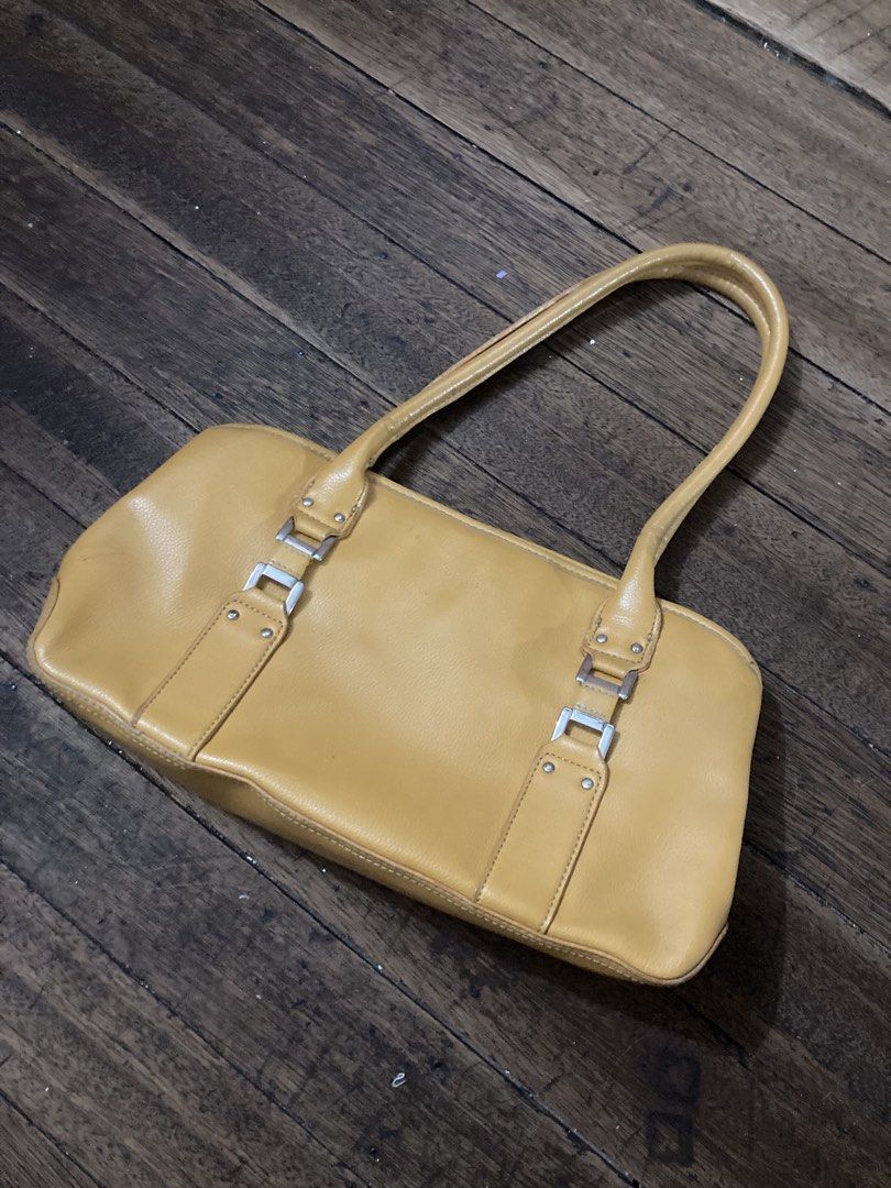 Croft & Barrow Yellow Leather Shoulder Bag (Category: Shoulder Bags) located in San Juan City. Submitted by yomi2skinny (Listing ID 1459699270, Image 1). Description: - Yellow leather shoulder bag by Croft & Barrow - Secure magnetic snap closure - Convenient interior zip pocket - Comfortable shoulder straps for easy carrying - Spacious interior, ideal for everyday essentials.