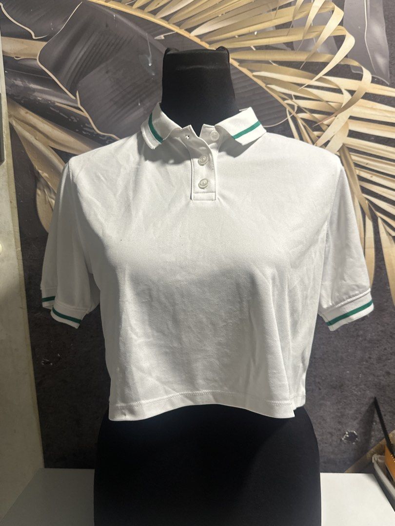 Crop top shirt (Category: Activewear) located in Caloocan City. Submitted by trebdy01 (Listing ID 1459817300, Image 3). Description: From usa Can fit Small to medium.