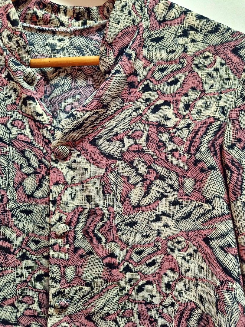 CROPPED BLOUSE (Category: Blouses) located in Marikina City. Submitted by margepocketlist (Listing ID 1459742518, Image 2). Description: cropped blouse for sale, pre loved best fit s-m rfs: decluttering payment: gcash, maribank delivery: lalamove, j&t loc: marikina lowest price na po ito thank you.