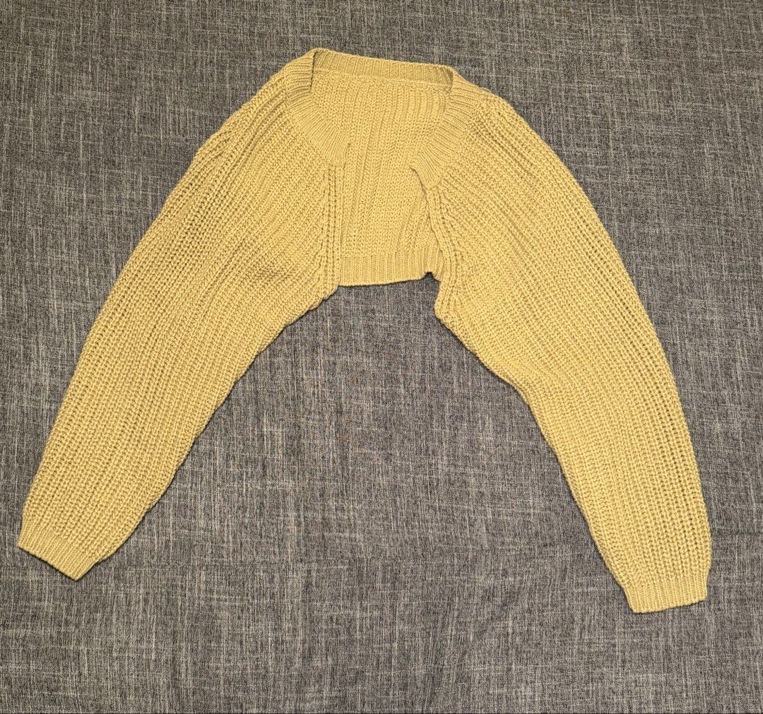 CROPPED KNIT BAGGY CARDIGAN (Category: Coats, Jackets and Outerwear) located in Makati City. Submitted by outof_______thisworld (Listing ID 1459823099, Image 1). Description: shop for a cause campaign size: free size condition: very good. a favorite please keep in mind that all funds raised from this campaign will be donated, so no haggling would be much appreciated. feel free to ask more about the campaign. (transparency provided.).