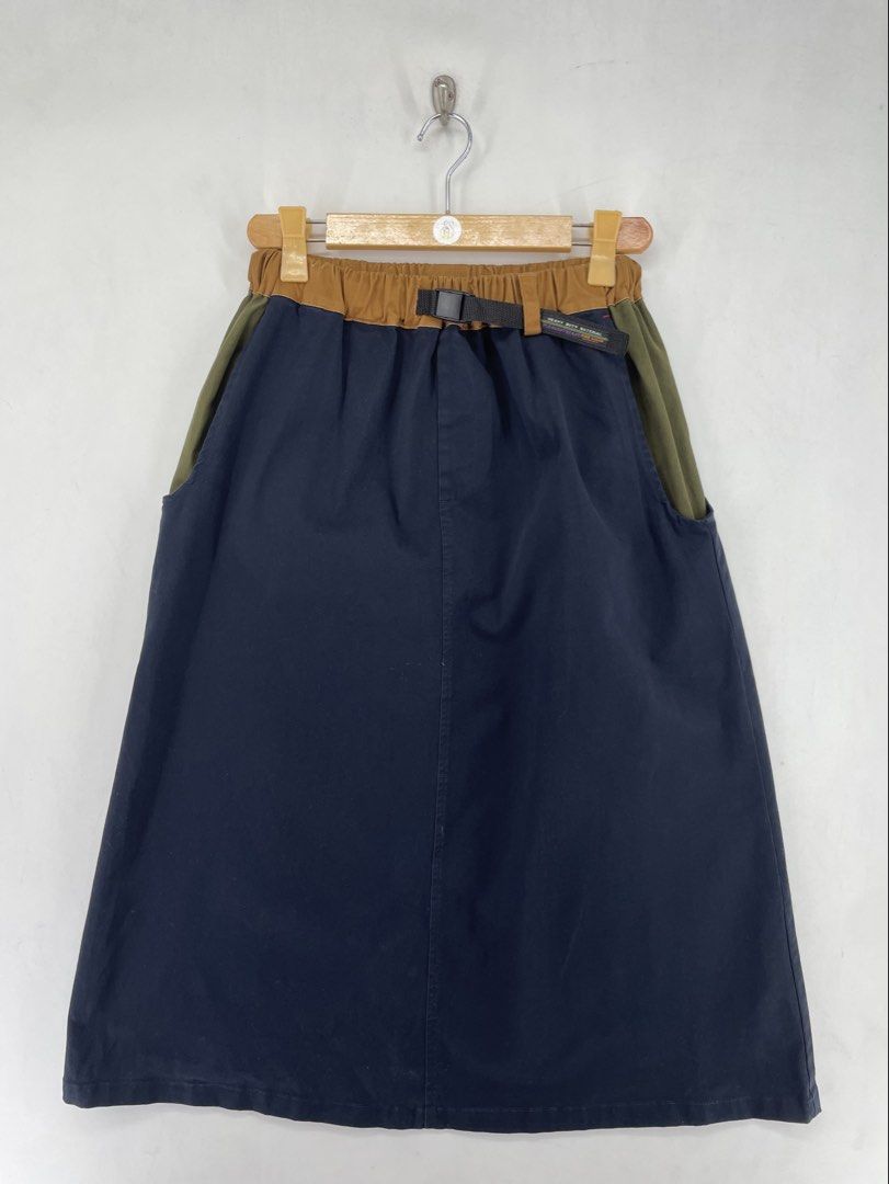Cube Sugar Cotton Midi Skirt (Category: Skirts) located in Mandaluyong City. Submitted by armrhts (Listing ID 1459836551, Image 1). Description: Size: Medium-Large Dimensions(inches) •Waist/Width : 27"-36" •Hip: 23" •Outseam/Length : 30" •Leg Opening: 28".