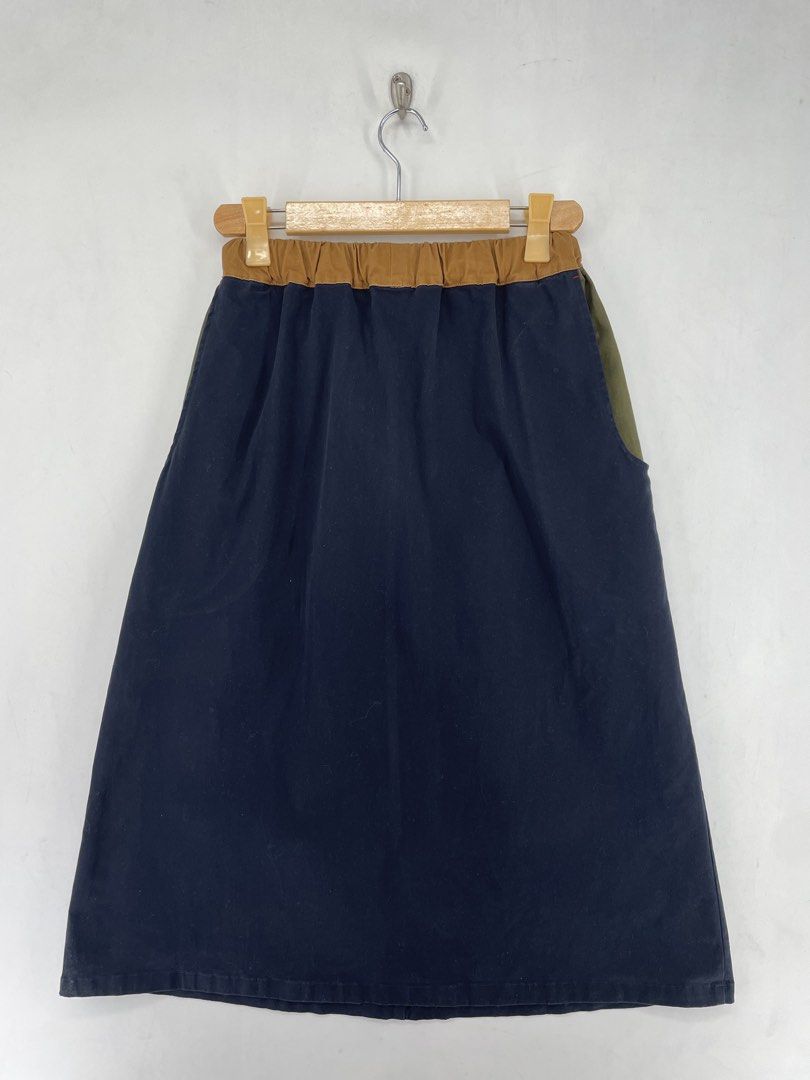 Cube Sugar Cotton Midi Skirt (Category: Skirts) located in Mandaluyong City. Submitted by armrhts (Listing ID 1459836551, Image 2). Description: Size: Medium-Large Dimensions(inches) •Waist/Width : 27"-36" •Hip: 23" •Outseam/Length : 30" •Leg Opening: 28".