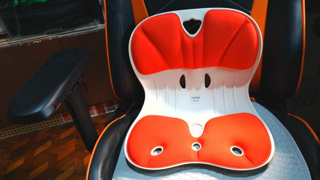 Curble Posture Corrector (Category: Massage Devices) located in Caloocan City. Submitted by 11eleven.shop (Listing ID 1459702555, Image 3). Description: Used but looks great. 4 available. 2 gray, 1 black, 1 red.