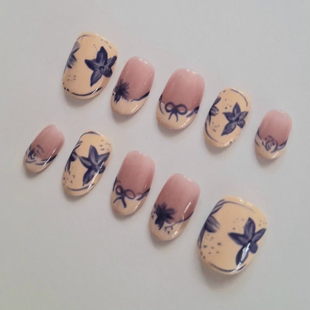 Custom press on nails (Category: Hands & Nails) located in Quezon City. Submitted by luxetips_pressph (Listing ID 1459718473, Image 3). Description: Custom Press On Nails for 250-350php Any shape and length message to order and for inquiries! Inclusions: 📌 Nail Prep Kit (Alcohol Pads, Cuticle Pusher, Nail File) 📌Jelly Glue 📌 Care Card 📌Press On Nails.