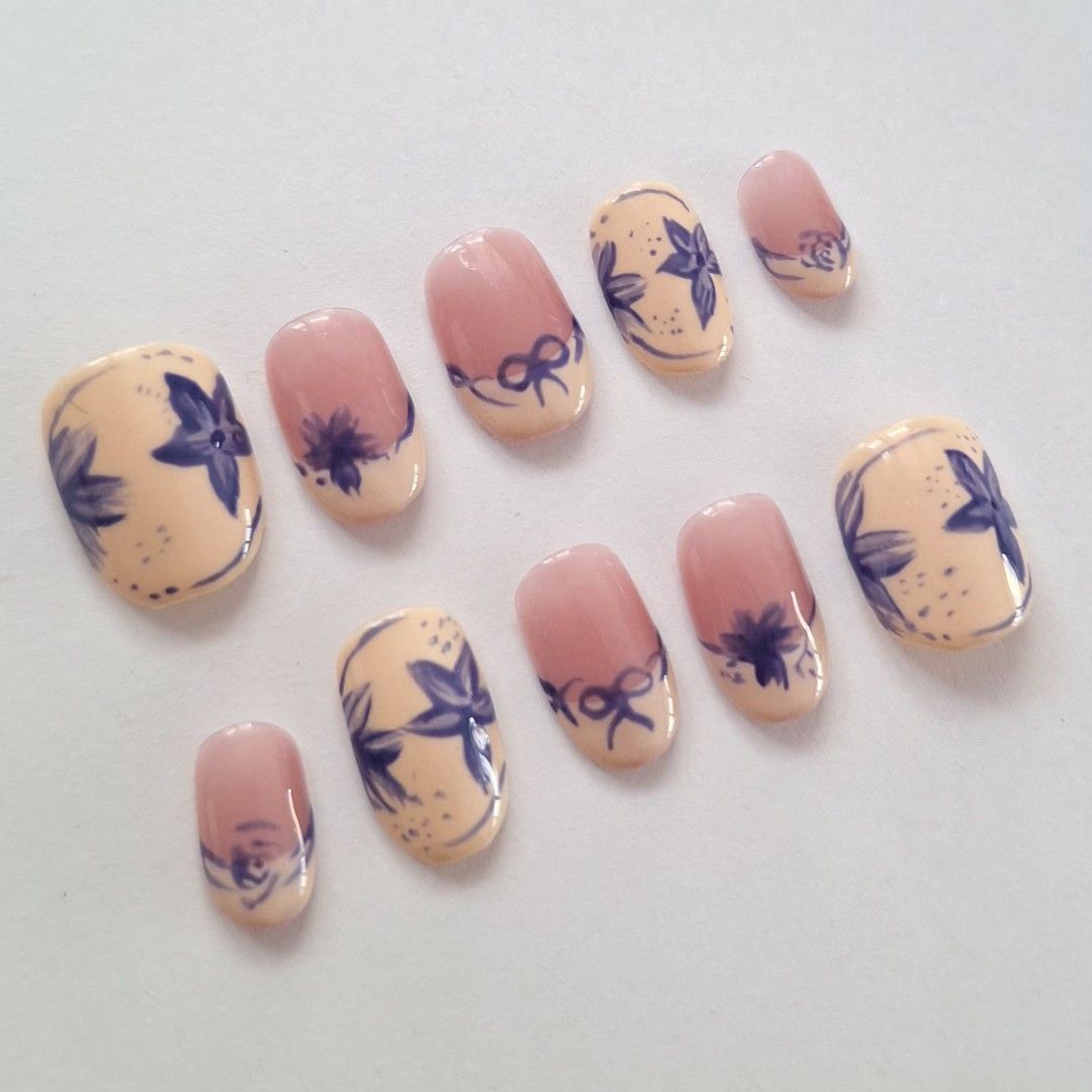 Custom press on nails (Category: Hands & Nails) located in Quezon City. Submitted by luxetips_pressph (Listing ID 1459718473, Image 2). Description: Custom Press On Nails for 250-350php Any shape and length message to order and for inquiries! Inclusions: 📌 Nail Prep Kit (Alcohol Pads, Cuticle Pusher, Nail File) 📌Jelly Glue 📌 Care Card 📌Press On Nails.