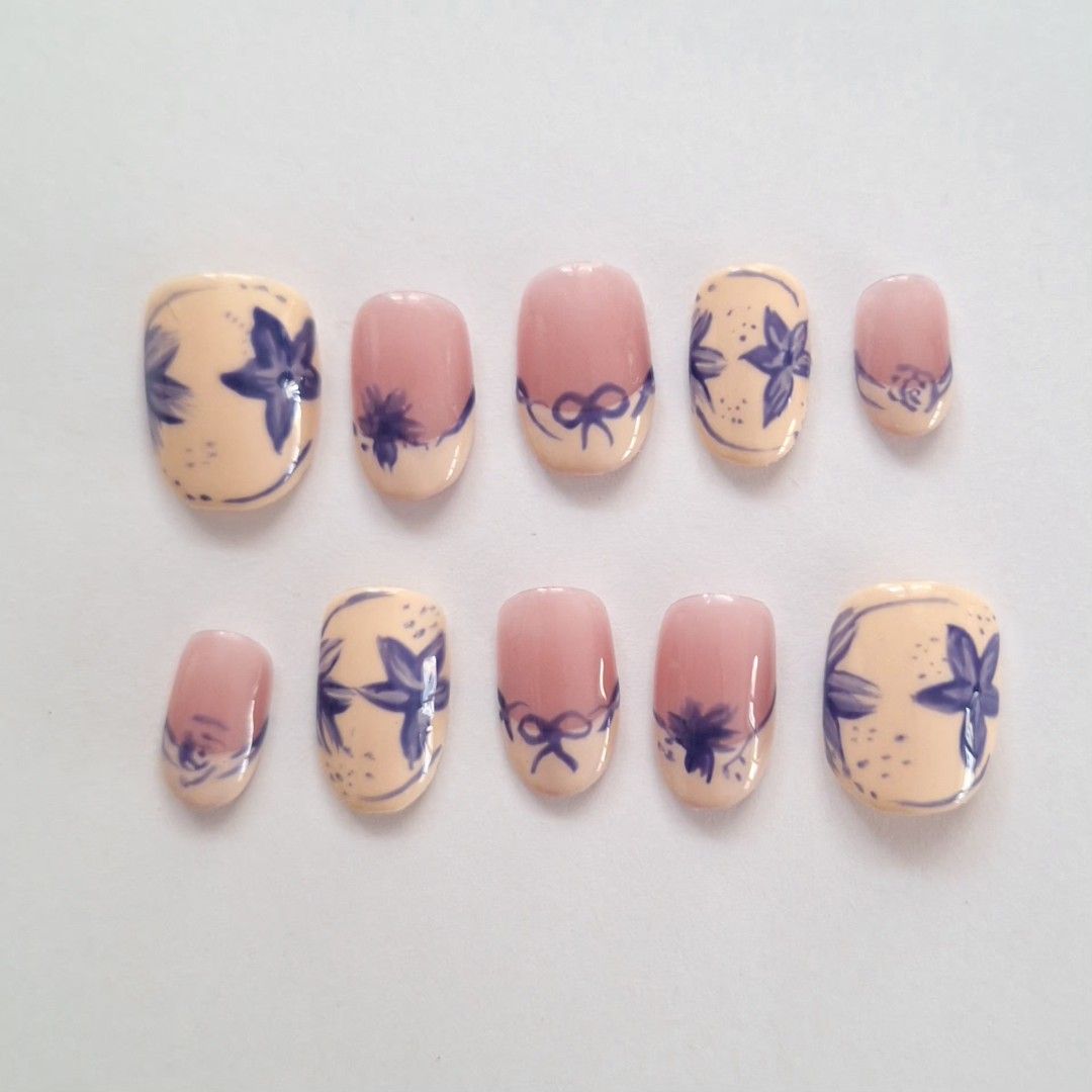 Custom press on nails (Category: Hands & Nails) located in Quezon City. Submitted by luxetips_pressph (Listing ID 1459718473, Image 1). Description: Custom Press On Nails for 250-350php Any shape and length message to order and for inquiries! Inclusions: 📌 Nail Prep Kit (Alcohol Pads, Cuticle Pusher, Nail File) 📌Jelly Glue 📌 Care Card 📌Press On Nails.