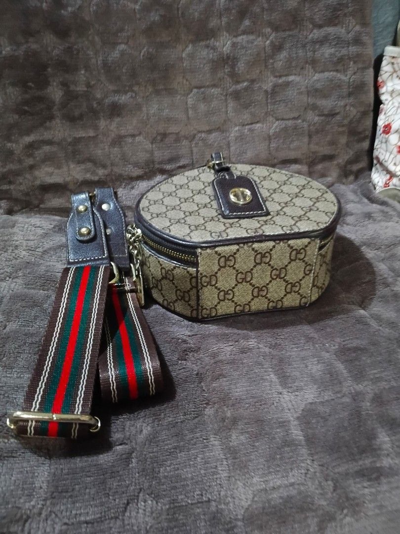 Cute circle handbag (Category: Shoulder Bags) located in San Fernando. Submitted by goodbuys47 (Listing ID 1459796649, Image 2). Description: - can use as handbag alone or crossbody bag. - can use at the event or ordinary day.