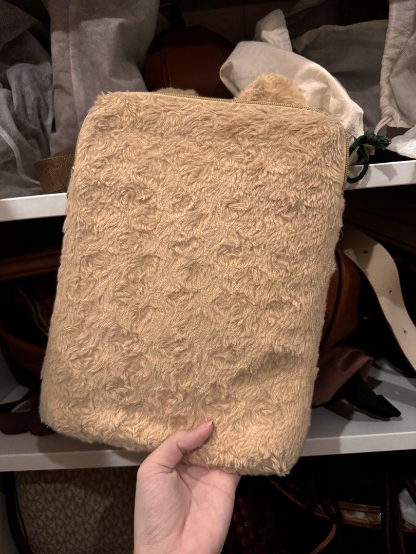 Cute Fluffy Ipad Sleeve (Category: Cases & Sleeves) located in Antipolo. Submitted by marian_ang (Listing ID 1459846633, Image 2). Description: I think i bought for 400 Fits 11 inch tablet .