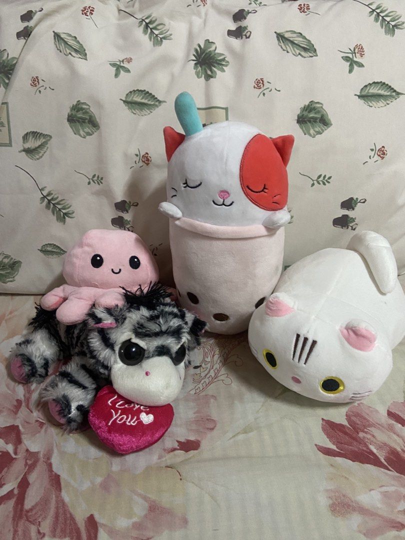 Cute Pink Plushies Bundles (Category: Plushies & Soft Toys) located in Quezon City. Submitted by mourn.me (Listing ID 1459785546, Image 1). Description: ⊹₊˚‧︵‿₊୨ᰔ୧₊‿︵‧˚₊⊹ Bundles of pink plushies ˚₊· ͟͟͞͞➳❥ WYSIWYG! ˚₊· ͟͟͞͞➳❥ RFS: need to declutter and in need of spare cash :,) ˚₊· ͟͟͞͞➳❥ has very subtle marks that can be fixed from a wash, but overall all in good condition! ˚₊· ͟͟͞͞➳❥ includes bubble tea cat, white cat, valentines zebra, and re