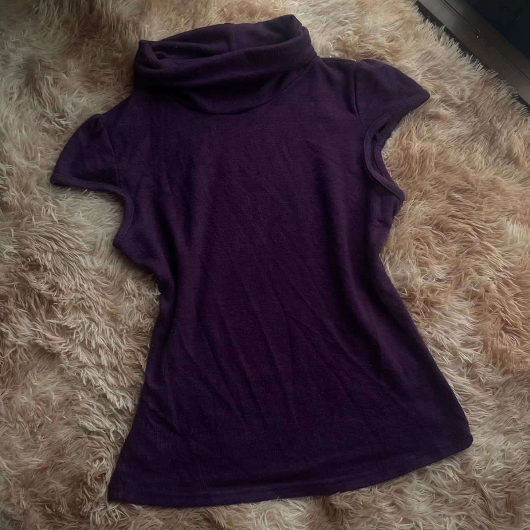 Cute topss available 💡 (Category: Others Tops) located in Legazpi City. Submitted by dalh.vintages (Listing ID 1459744571, Image 2). Description: I didn’t use it, i just try it on.. Pm me for details, knitted and stretchy. The price is depending on the top, price range is 45 to 140.