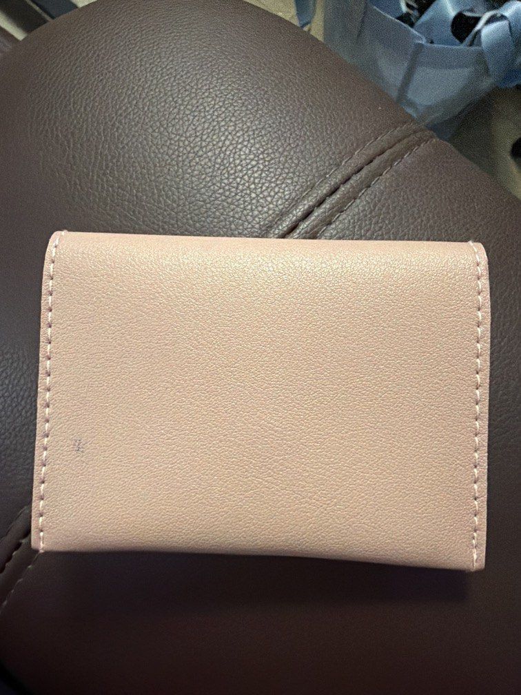 Daily Carry Wallet / Card Case (Category: Wallets & Card holders) located in Marikina City. Submitted by biniaj (Listing ID 1459713544, Image 2). Description: with small pentelpen mark at the back.