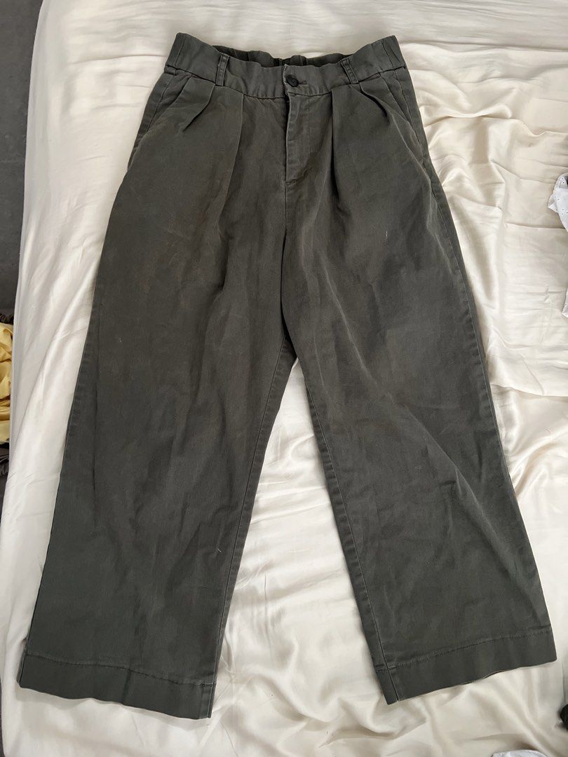 Dark Green Pleated Wide Leg Culottes (Category: Other Bottoms) located in Pasig City. Submitted by crybaby666 (Listing ID 1459745113, Image 1). Description: - Dark green wide-leg pants - Front pleats for a polished look - Button and zip closure - Comfortable elasticated back waistband - Cropped length - Ideal for casual outfits.