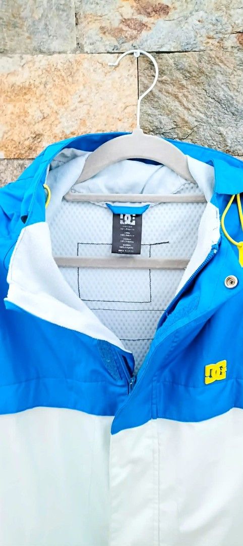 DC Shoes Colorblock Hooded Jacket (Category: Coats, Jackets and Outerwear) located in Manila. Submitted by asiongmx (Listing ID 1459710064, Image 3). Description: - Cool colorblock jacket from DC Shoes - Features a blue, white, and yellow design - Hooded with adjustable drawstrings - Perfect for outdoor activities or casual wear *Original *Size : XL -XXL *See last pics for the issue *DECLUTTERING.