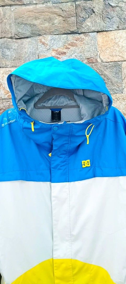 DC Shoes Colorblock Hooded Jacket (Category: Coats, Jackets and Outerwear) located in Manila. Submitted by asiongmx (Listing ID 1459710064, Image 2). Description: - Cool colorblock jacket from DC Shoes - Features a blue, white, and yellow design - Hooded with adjustable drawstrings - Perfect for outdoor activities or casual wear *Original *Size : XL -XXL *See last pics for the issue *DECLUTTERING.