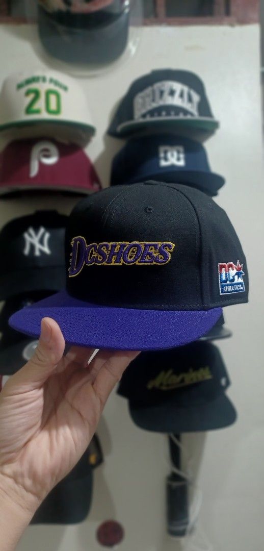 DC Shoes Snapback Cap (Category: Caps & Hats) located in Bacoor. Submitted by philipmich67270 (Listing ID 1459761872, Image 2). Description: - Dark blue DC Shoes snapback cap - Classic DC logo embroidered on front - Flat brim style - Adjustable snapback closure for a comfortable fit - Perfect for casual wear - Shows minimal signs of wear.