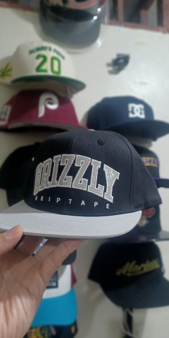DC Shoes Snapback Cap (Category: Caps & Hats) located in Bacoor. Submitted by philipmich67270 (Listing ID 1459761872, Image 3). Description: - Dark blue DC Shoes snapback cap - Classic DC logo embroidered on front - Flat brim style - Adjustable snapback closure for a comfortable fit - Perfect for casual wear - Shows minimal signs of wear.