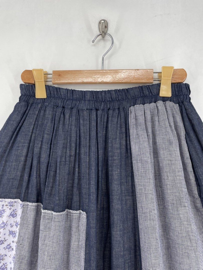 Denim Cotton Floral Patchwork Midi Skirt (Category: Skirts) located in Mandaluyong City. Submitted by armrhts (Listing ID 1459838723, Image 2). Description: Size: Free Size Dimensions(inches) •Waist/Width : 29"-44" •Hip: 29 •Outseam/Length : 33 •Leg Opening: 30".
