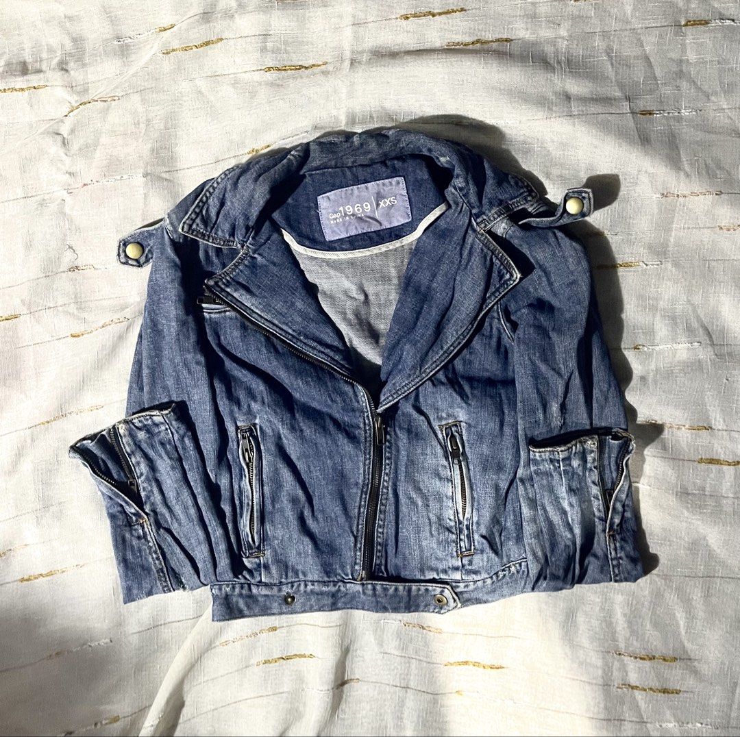 DEnim y2k jacket asymmetrical (Category: Coats, Jackets and Outerwear) located in Makati City. Submitted by chromedollph (Listing ID 1459874951, Image 1). Description: .