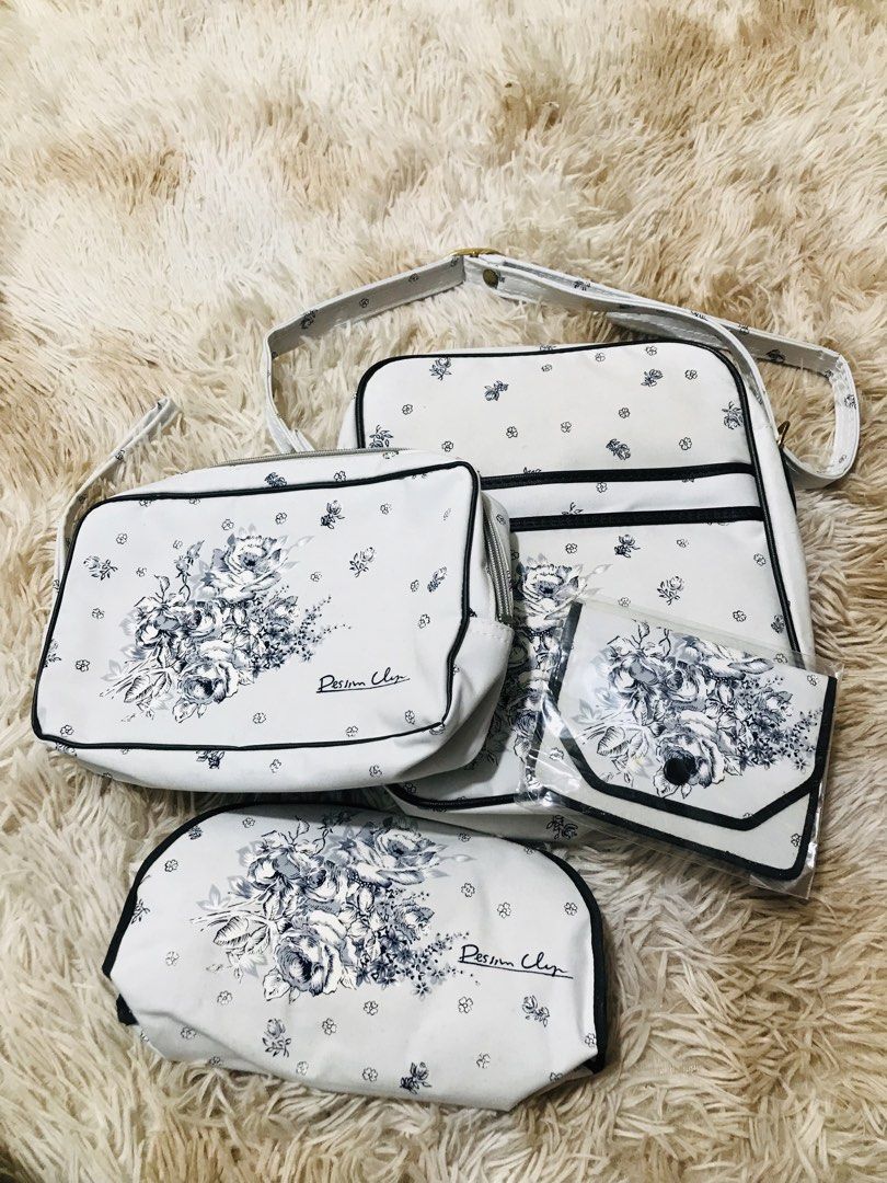 DESSINS CLAY BUNDLE BAGS (Category: Sling Bags) located in Gamu. Submitted by 2022bagsbunny (Listing ID 1459718402, Image 1). Description: AS IS .