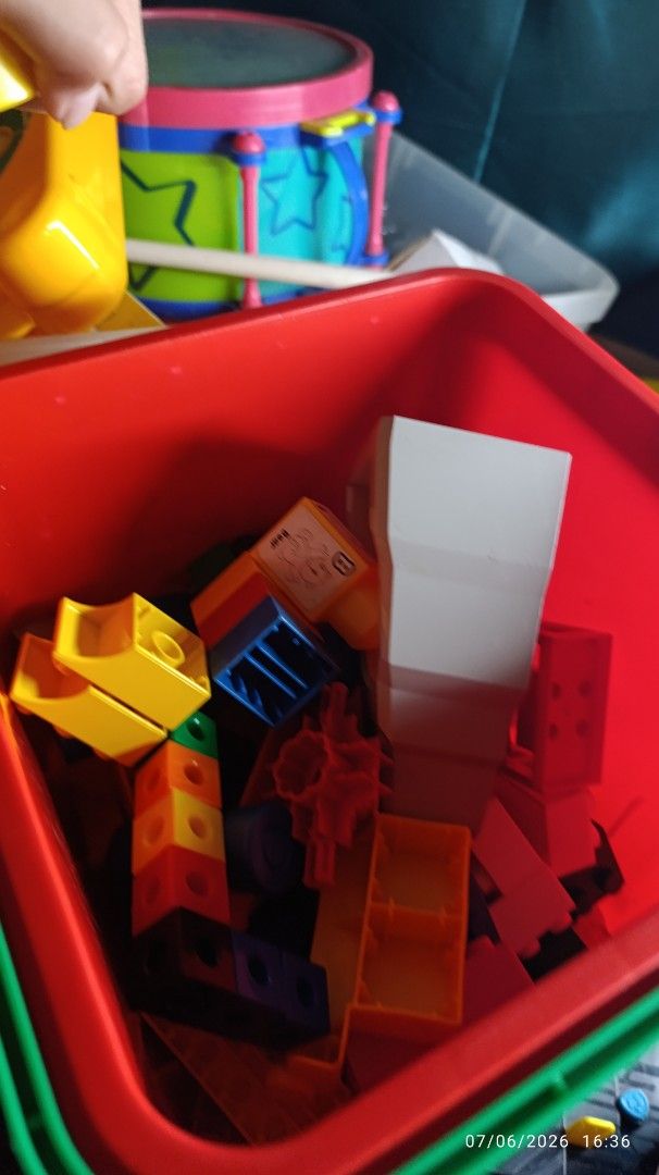 Diablock Junior Mickey Mouse Building Blocks Bucket DBK-03 (Category: Lego & Building Sets) located in Quezon City. Submitted by manyigorot33447 (Listing ID 1459849803, Image 2). Description: - Diablock Junior building blocks featuring Mickey Mouse & Minnie Mouse. - Comes in a red storage bucket with a yellow and green lid. - Includes various colorful blocks for building fun creations. - Perfect for young kids who love Disney characters and const