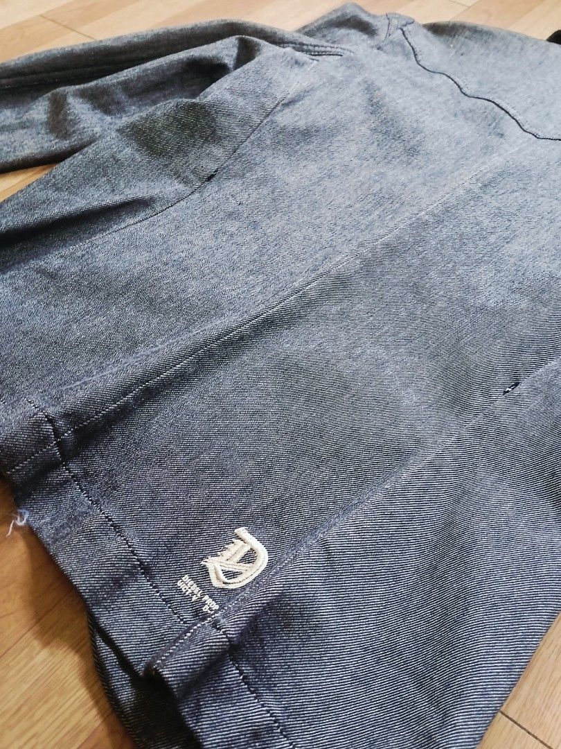 Diesel Button Denim Jacket (Category: Coats, Jackets and Outerwear) located in Cabuyao City. Submitted by lamperouge11 (Listing ID 1459762220, Image 3). Description: Pre-loved diesel button denim jacket Mod: JnT mop: Gcash Condition: Well used issue: Stains on shoulder and inside size: L.