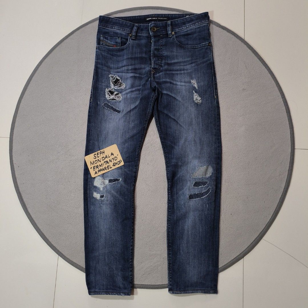 Diesel DNA buster jeans (Category: Jeans) located in Calatrava. Submitted by ermitany0 (Listing ID 1459834707, Image 1). Description: Diesel DNA buster jeans Very good condition Size: 29 ( 32 actual size ) Length: 38" Front rise: 11" Hem: 6" Stretchable fabric Please check photos for more details ✅ Location: Negros Occidental Pm if interested 📩📩📩📩.