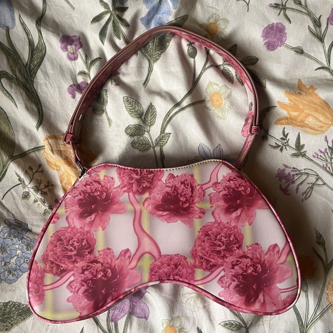 Diesel Pink Play Shoulder-Asymmetric bag (Category: Luxury Bags & Wallets) located in Baguio. Submitted by franniedoll (Listing ID 1459754994, Image 3). Description: - adjustable shoulder bag ! can make the straps longer <3 - bought in 2023 iirc, at diesel.es site (i’m from madrid) - rfs: my absolute baby cuz i bought her as memorabilia for getting a job lol but i don’t use her :( haven’t even used her 5 times. just been hung up since i got back 