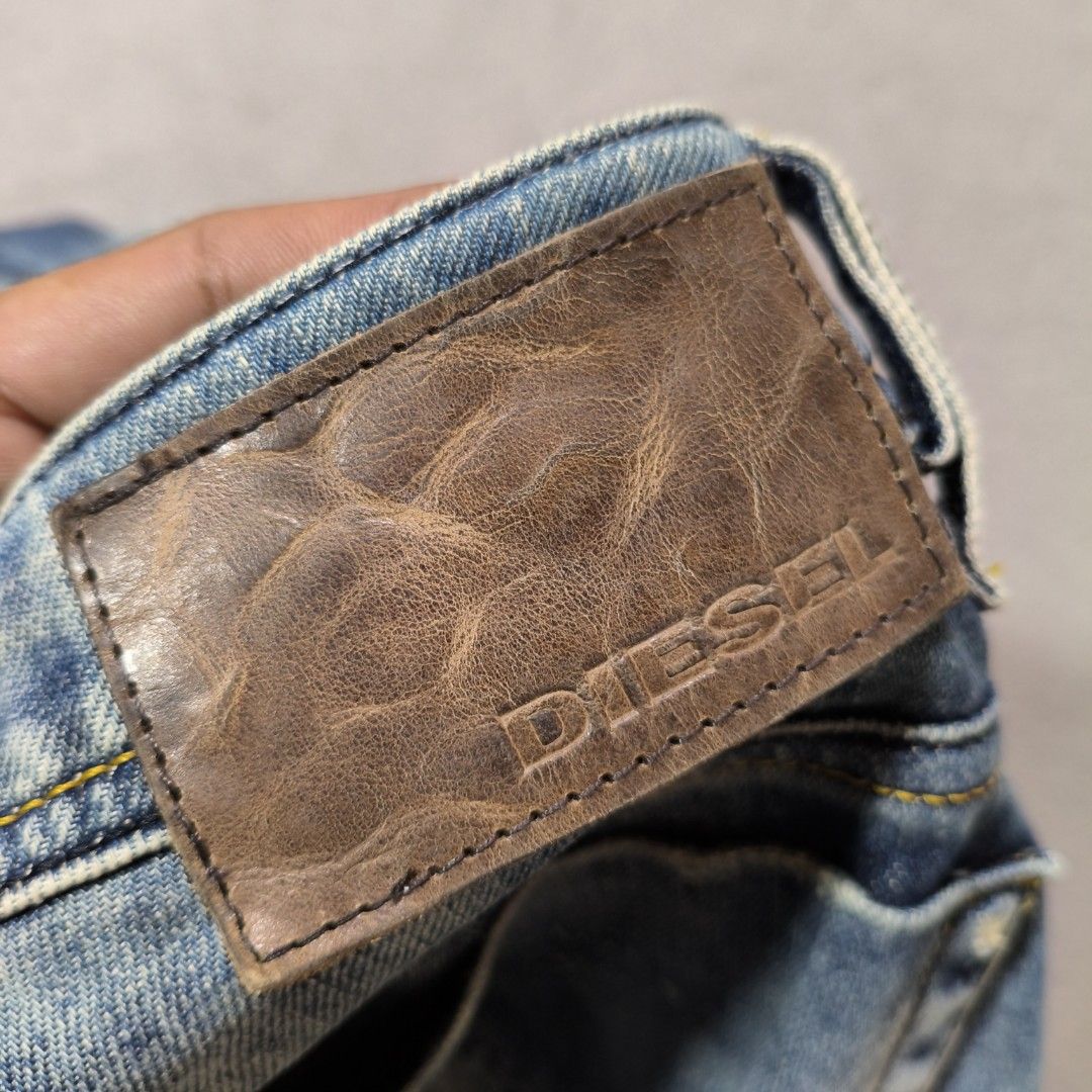 Diesel Viker-R-Box jeans (Category: Jeans) located in Calatrava. Submitted by ermitany0 (Listing ID 1459836001, Image 2). Description: Diesel Viker -R- Box jeans size: 28 on tag ( 32 actual size ) Length: 42" Hem: 7" Front rise: 10" thigh: 10.75" issue: minor repaired stitching sa patch ( posted ) please check photos for more details ✅ color may vary due to lighting ✅ location: negros Occidental PM if interested 📩 📩 📩 📩.